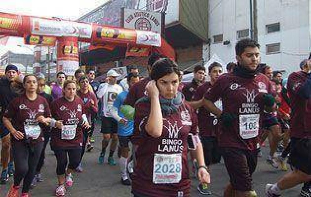 M�s de 1500 personas corrieron el �Marat�n Ciudad de Lan�s 2014�