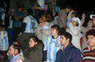 La alegr�a colm� las calles tras el pase a la final 