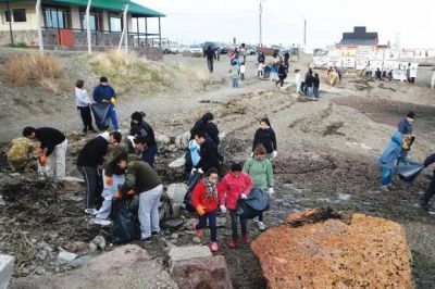 Se realiz� exitosa limpieza de playas en Puerto Deseado