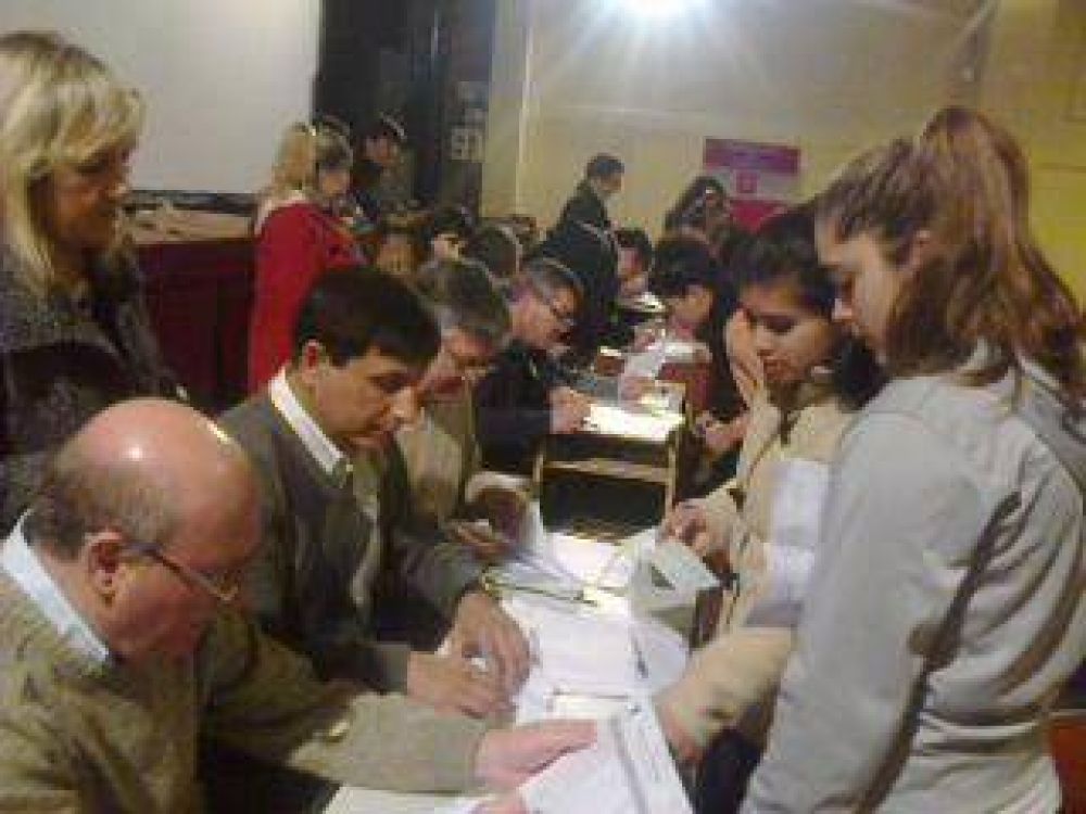 Santalla: �Premiamos el esfuerzo, pretendemos que nos respondan estudiando�