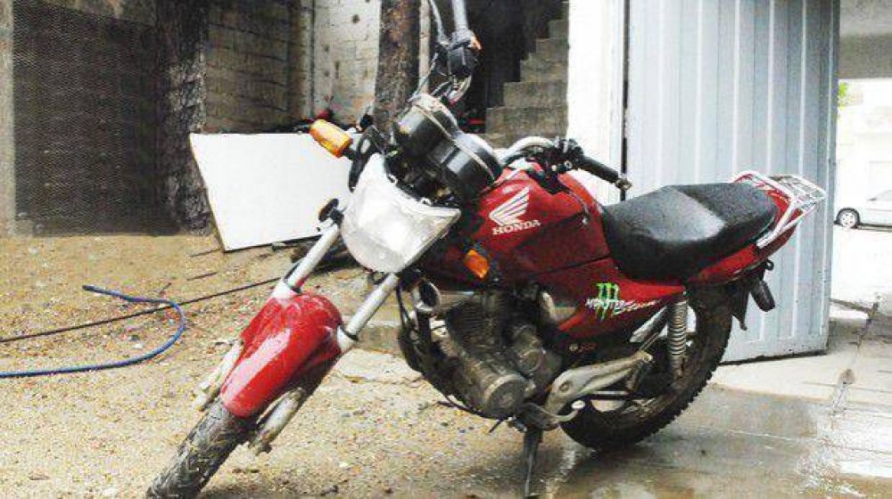 Motociclistas sospechados de balear a un hombre continuar�n detenidos