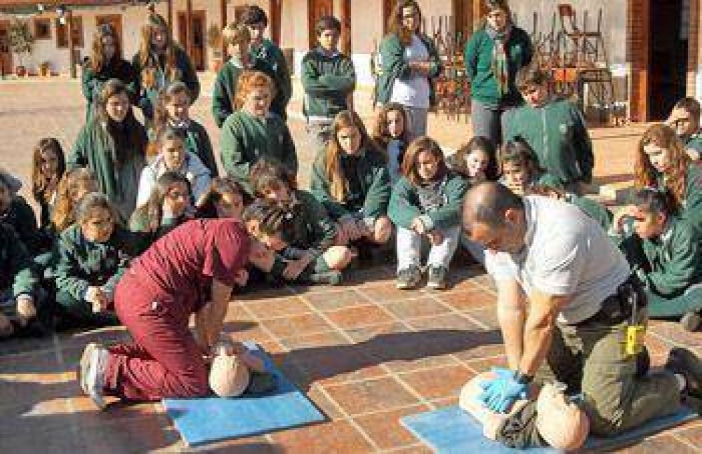 Capacitaci�n en primeros auxilios, RCP y bioseguridad en el Colegio Santa Julia