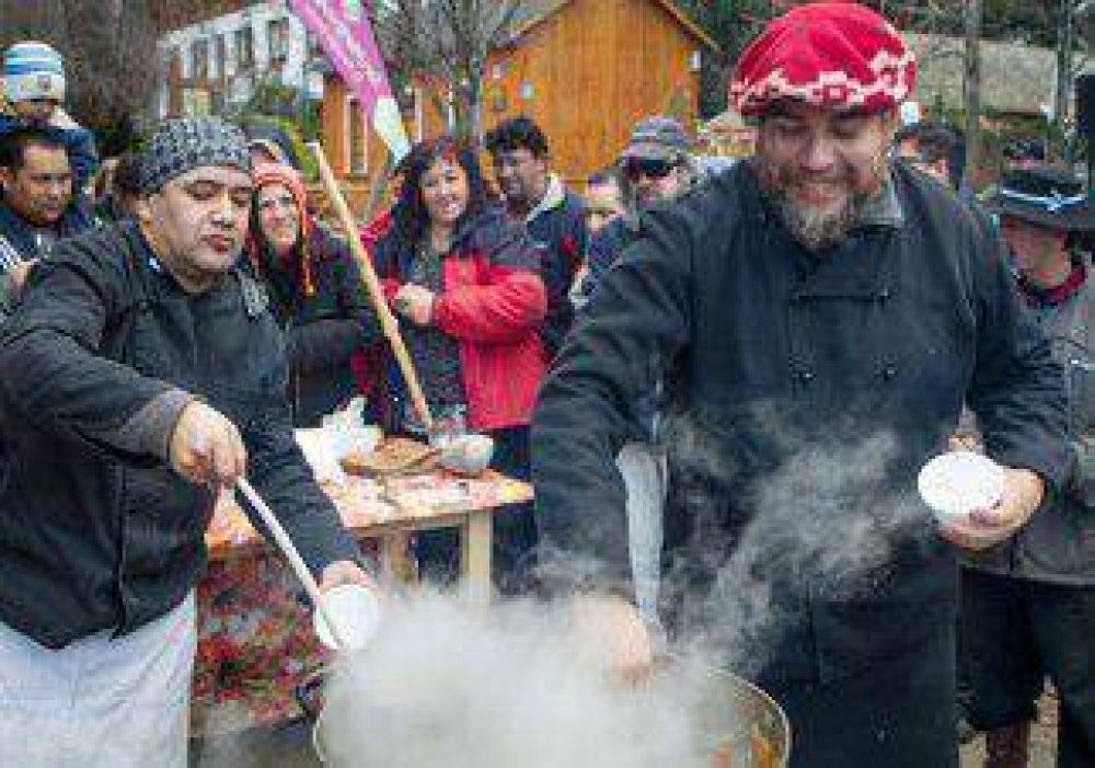 Con guiso y peric�n, se celebr� la fiesta patria en la regi�n 