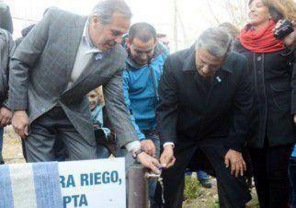 Nueva Esperanza: habilitan el agua para los productores 