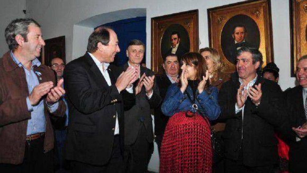 Con un locro popular, el Frente Amplio UNEN celebr� el 9 de julio en Tucum�n