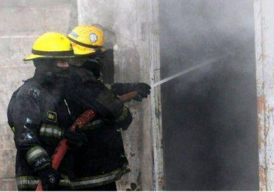 Por una p�rdida de gas, tres casas se incendiaron en la Isla Maciel 