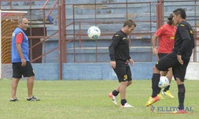 Hicieron f�tbol con la mira en el primer amistoso
