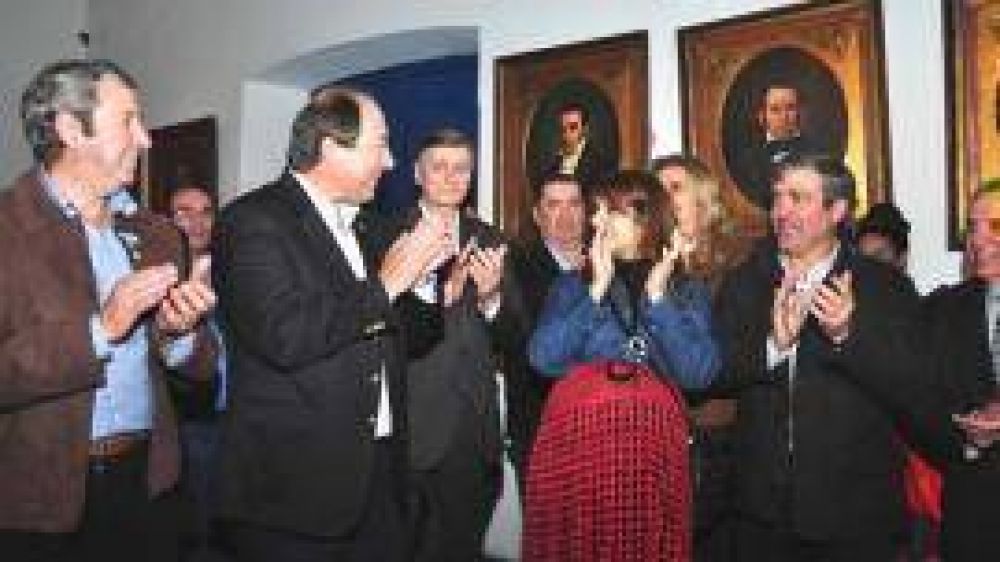 Candidatos presidenciales con Cano: 