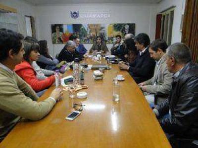 Chico comprometi� ayuda al sector oliv�cola