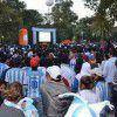 Se colm� la plaza 25 de Mayo para vivir el pase a la final