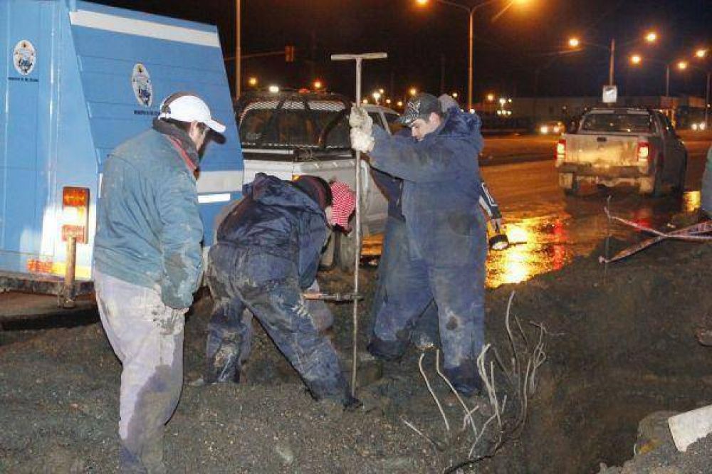 Pasada la medianoche comenz� a restablecerse el servicio de agua potable 