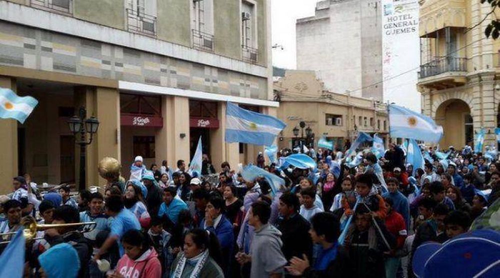 Los salte�os festejan el triunfo de Argentina