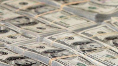 El d�lar oficial se mantiene estable a $ 8,16 y el paralelo a $12