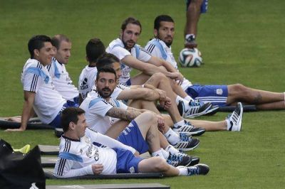 Tras vencer a Holanda, la selecci�n volvi� a entrenarse y ya mira la definici�n ante Alemania en el Maracan�