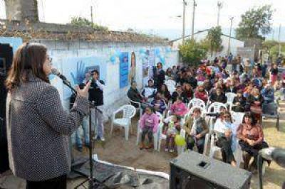 La Gobernadora inaugur� el EPC de barrio Apolo