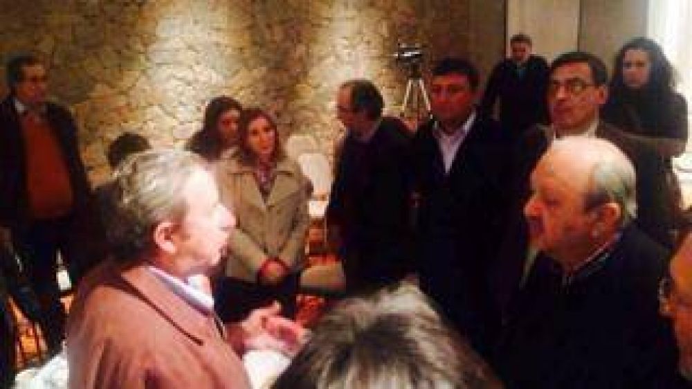 Radicalismo: Julio Cobos se reuni� en Catamarca con dirigentes brizuelistas