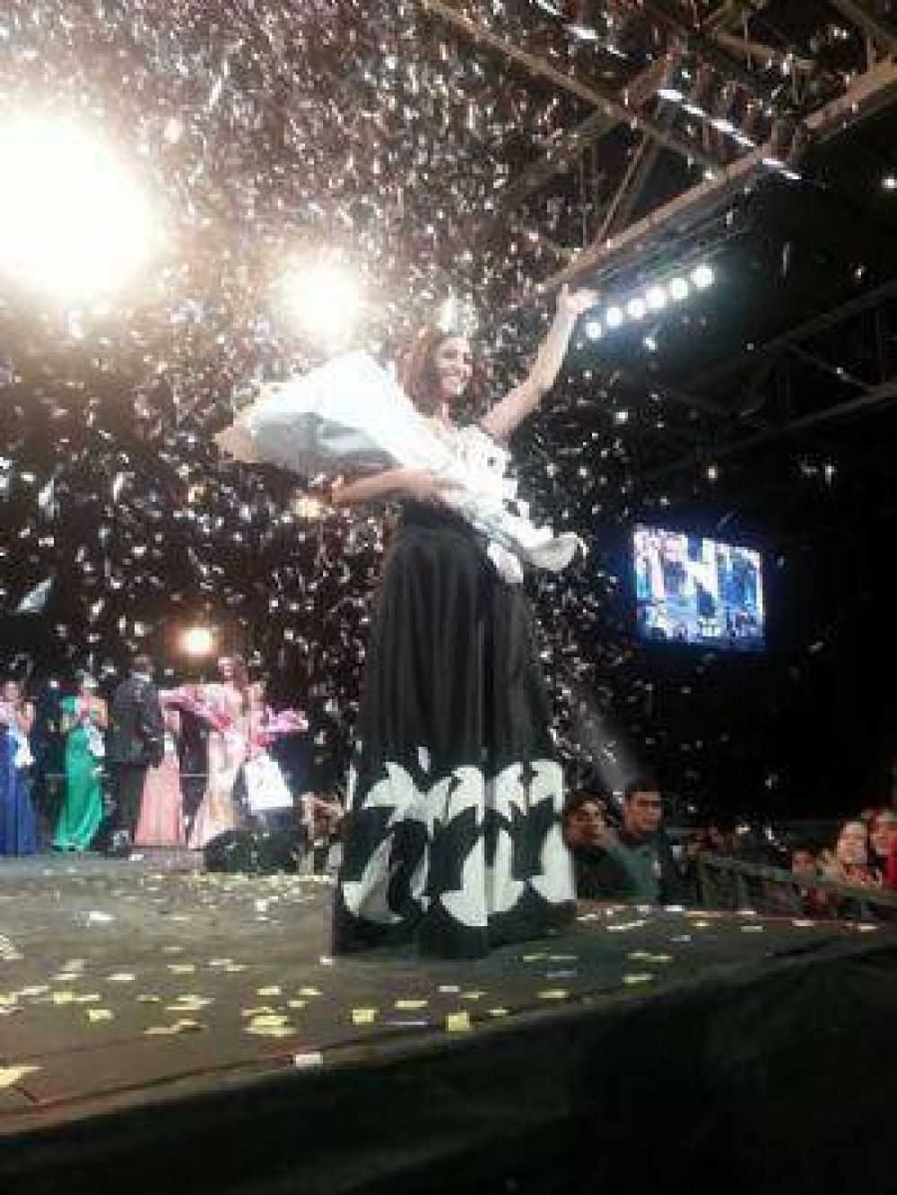 Antonella Ta fue elegida Reina de la Fiesta del Poncho 2014