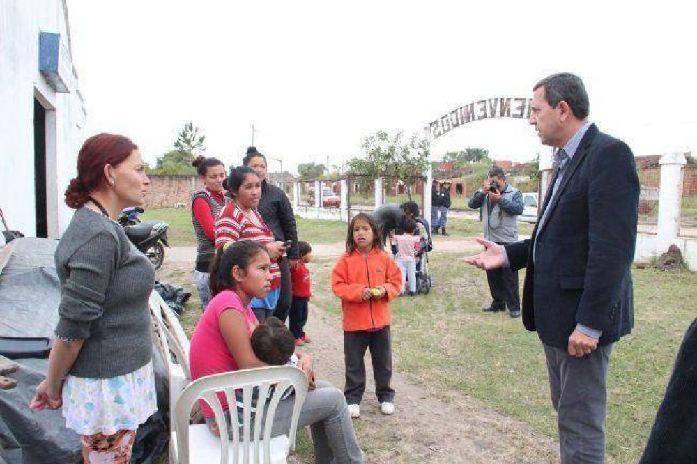 Villalba con familias reubicadas tras la crecida del ro Paraguay