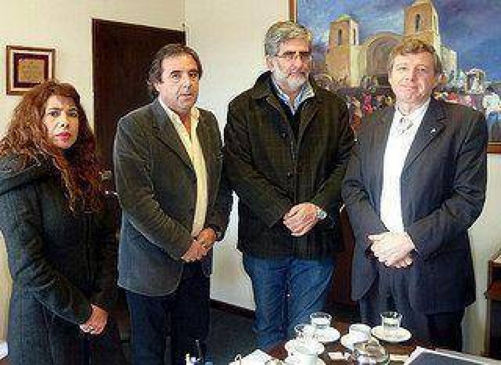 Solicitan urgente reuni�n por agresi�n a periodista