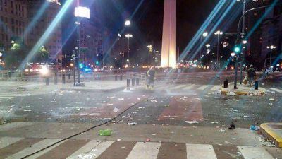 Tras los festejos, suciedad, roturas y operativo limpieza en Capital