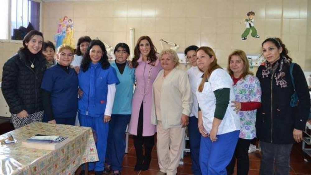 La gobernadora recorri� el hospital de Ni�os de La Banda