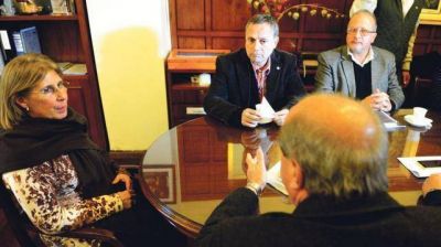 Bard�n sugiri� a los docentes que revisen la oferta salarial y que recapaciten para que haya clases