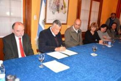 El Gobernador firm� convenio para monitorear San Guillermo
