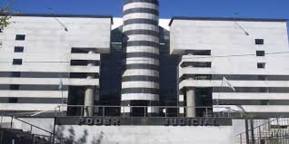 Investigan una red de estafas perpetradas en escribanías para la compra de terrenos