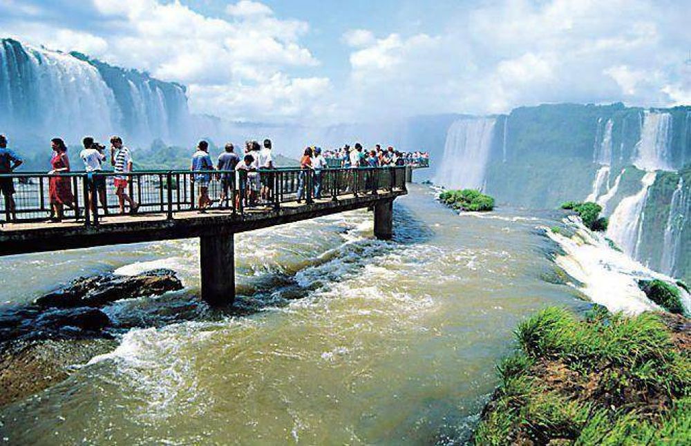 Buscan potenciar el atractivo de Cataratas de Iguaz con nuevas pasarelas para 2015