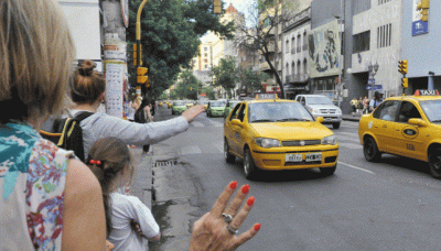 Proponen pago con tarjeta de viajes en taxis y remises