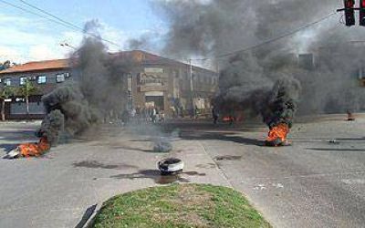 Protestas e incidentes en Parque Bar�n por el asesinato de dos vecinos