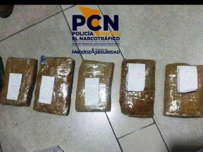 Secuestraron m�s de 3 kilos de coca�na en la Terminal y detuvieron a tres personas que la transportaban
