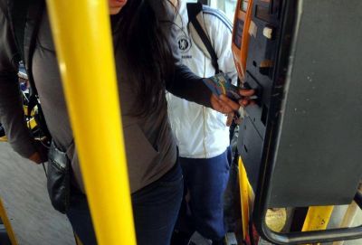 Red Bus: habr� dos m�quinas autoservicio y tarjetas de colores