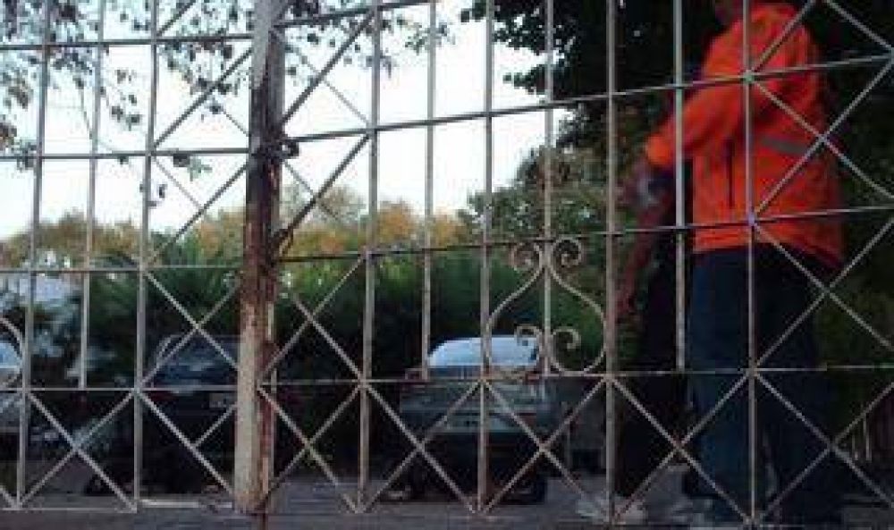 A pesar de las irregularidades, reabren la morgue de La Plata