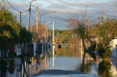 Urribarri continuar� en la zona afectada por la creciente
