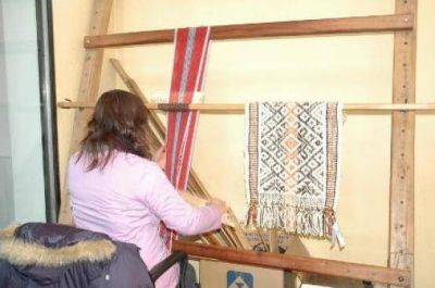 Artesanos santacruce�os participan en b�squeda de la excelencia.