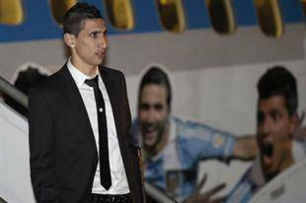 Angel Di Mar�a contrat� un charter para que diez amigos de su infancia viajen a R�o a ver la final