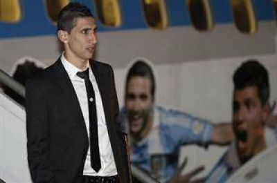 Angel Di Mar�a contrat� un charter para que diez amigos de su infancia viajen a R�o a ver la final