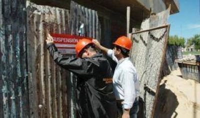 Por riesgo de obreros, suspenden construcciones en San Miguel y San Mart�n
