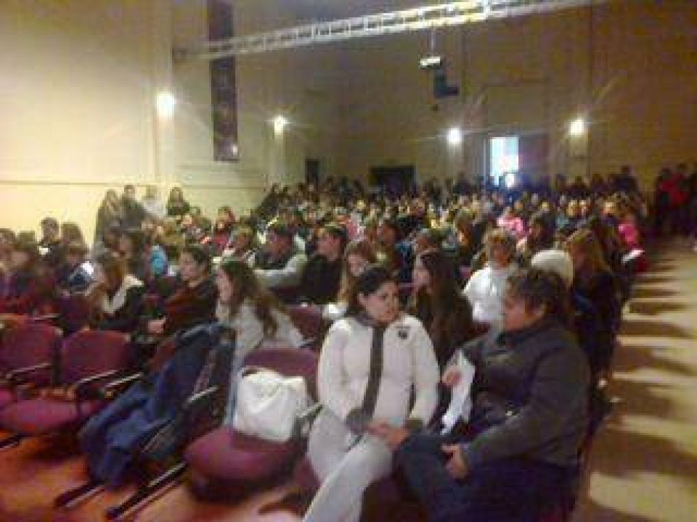 Santalla: �Debemos ser de las pocas municipalidades que le apuesta y muy fuerte a la educaci�n�
