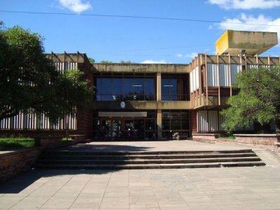 Entrega de subsidios a la Escuela Marcos Sastre de fondos del FOMUEPER.