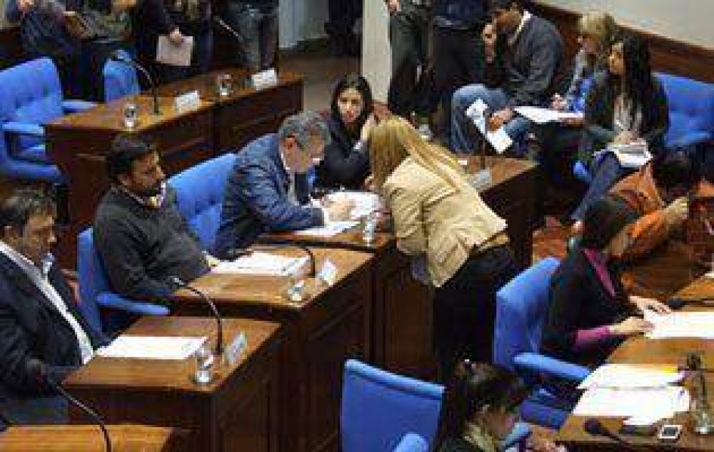Esc�ndalo y denuncias cruzadas empa�aron la sesi�n de Avellaneda