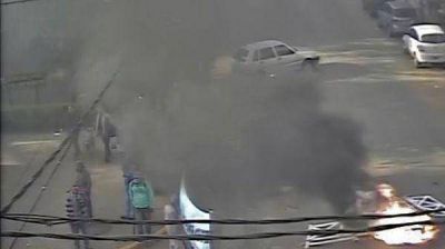 Violenta manifestaci�n de la CTD An�bal Ver�n en el Palacio Municipal