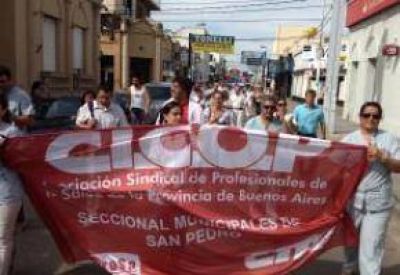 Los m�dicos seguir�n de paro al menos hasta que cobren las guardias
