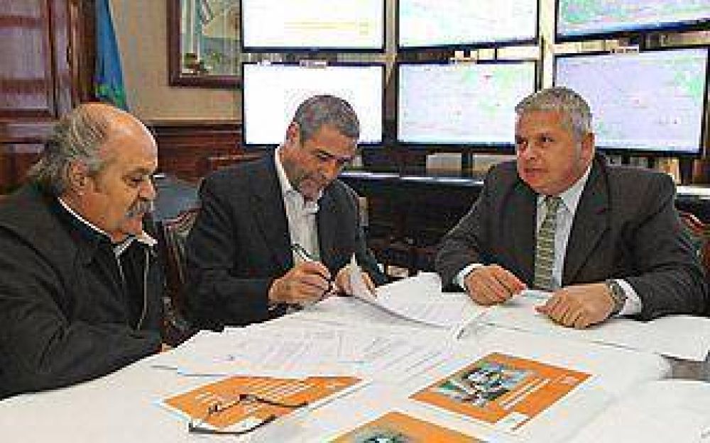 Avellaneda y Lan�s ya adhirieron a las Polic�as de Prevenci�n