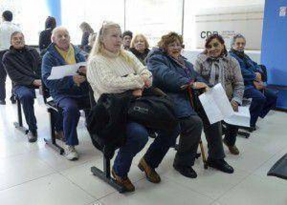 Lomas: facilitan a los adultos mayores la gesti�n del DNI