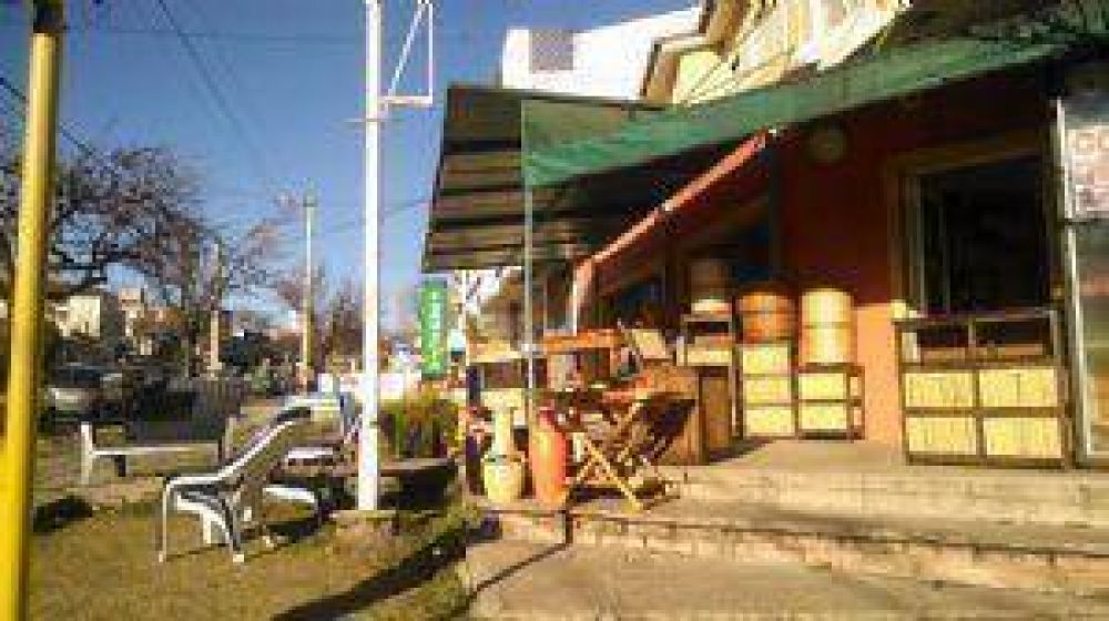 Sorprenden a un comerciante y se llevan mil pesos