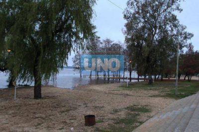 El r�o Paran� contin�a creciendo y hay alerta por tormentas