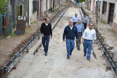 El Municipio capitalino pavimenta el Pasaje Mitre en el barrio Sur