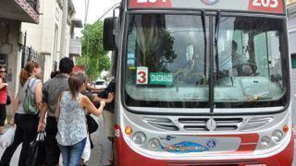 Demorar�n las tarjetas pl�sticas para colectivos